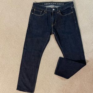 American Eagle slim straight dark denim jean with zipper fly. Size 32x30.